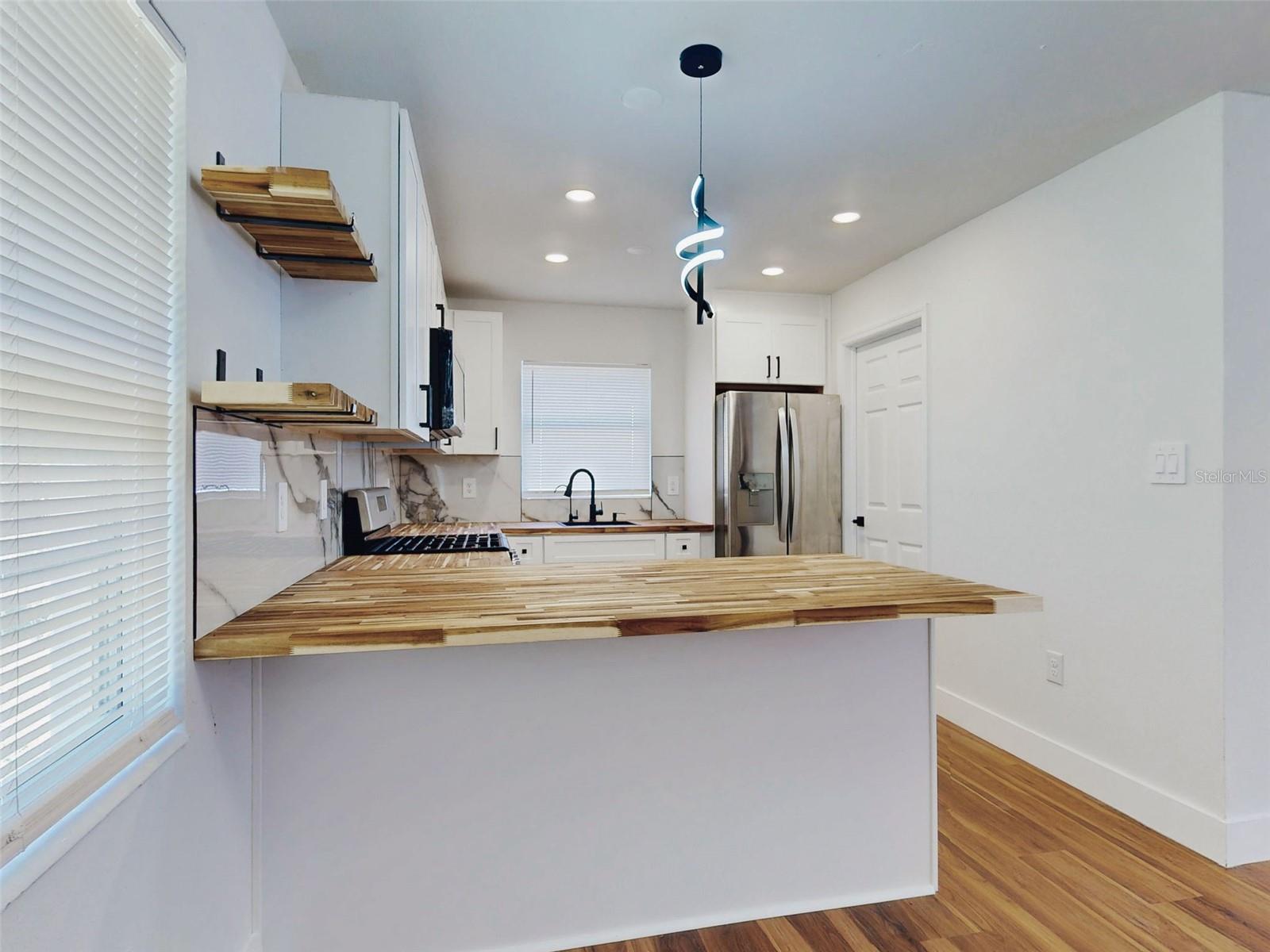 410 INWOOD AVE — photo 5