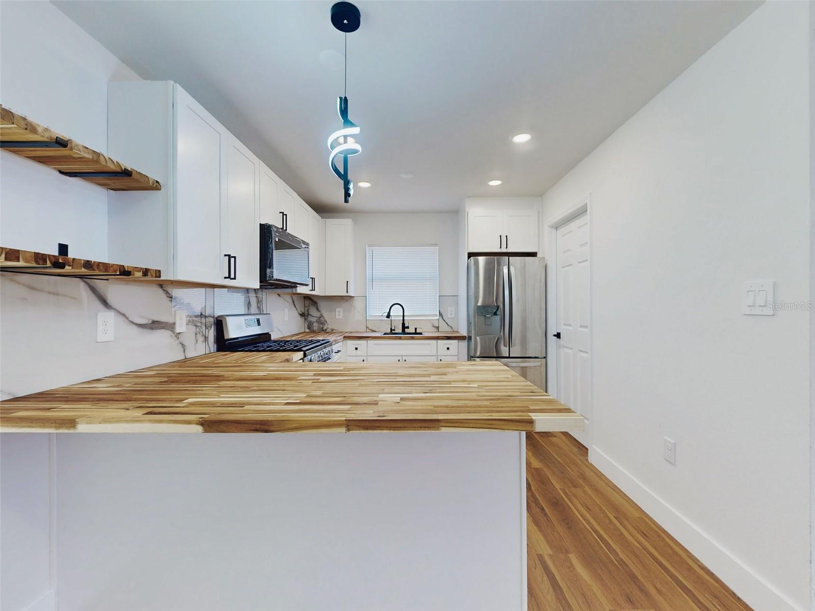 410 INWOOD AVE — photo 6