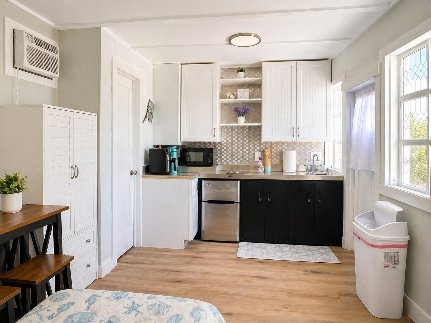 200 S PINE ST — photo 12