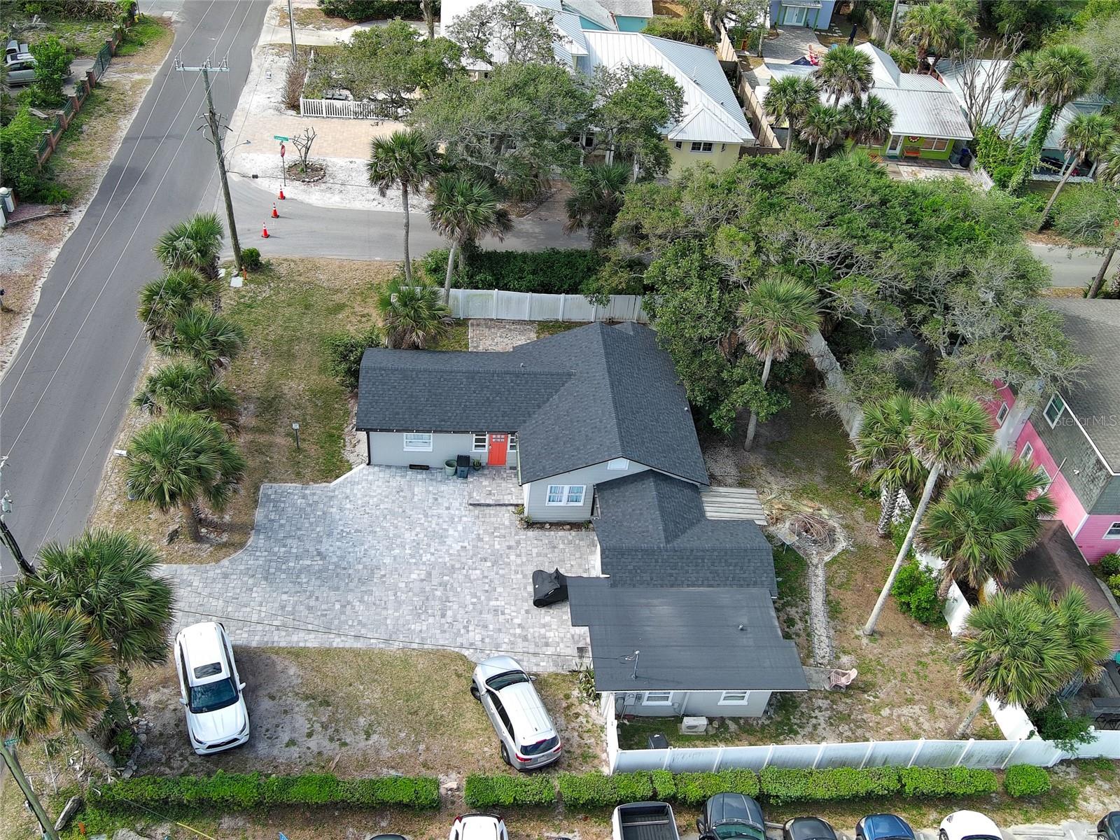 200 S PINE ST — photo 3