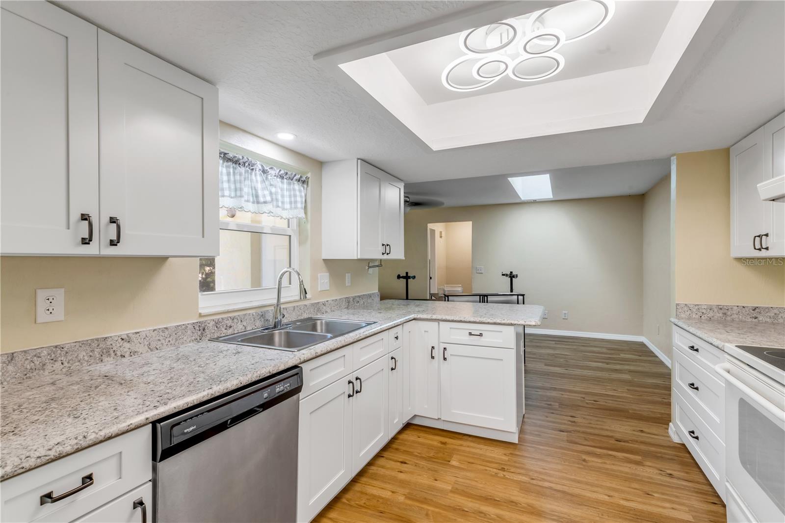 704 GREEN RD — photo 3