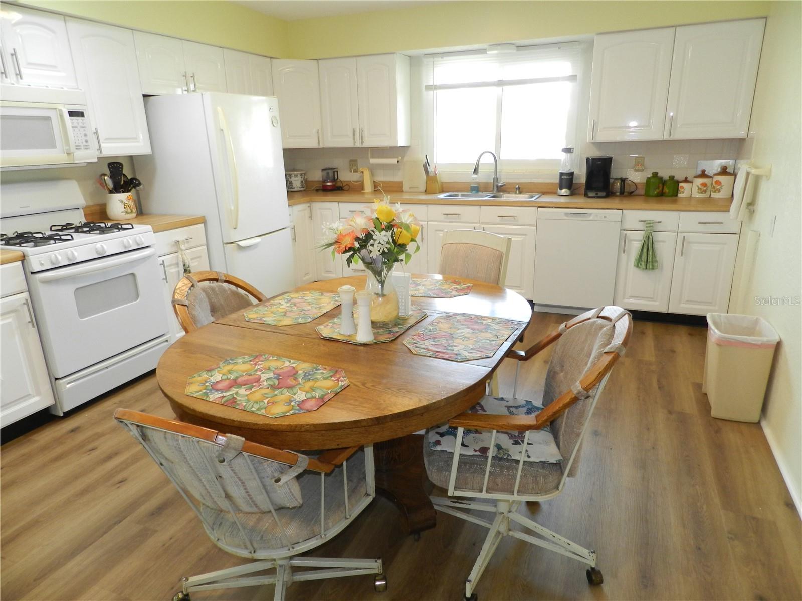 805 OCEAN AVE — photo 11