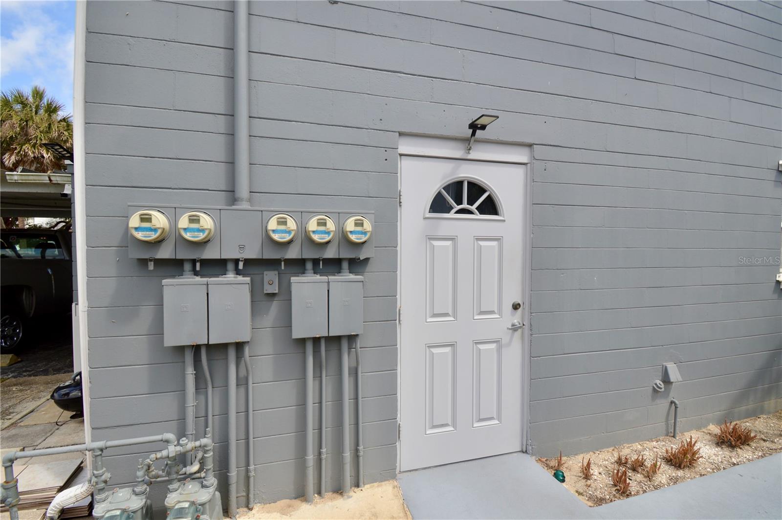 835 N GRANDVIEW AVE — photo 8