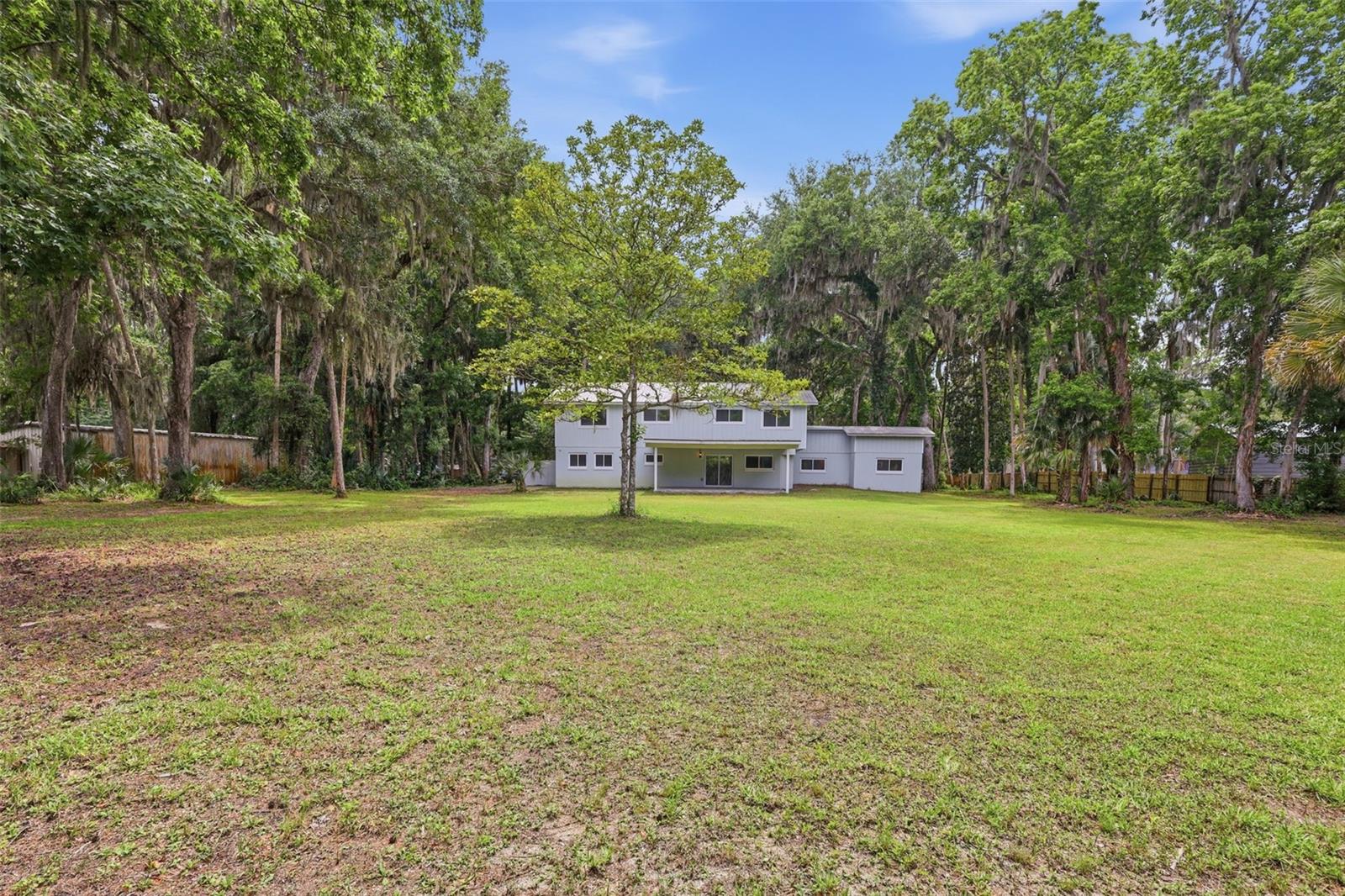 555 WILDWOOD DR — photo 2