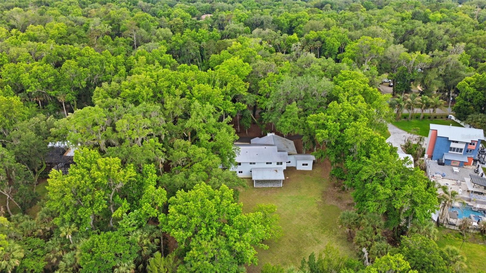 555 WILDWOOD DR — photo 3