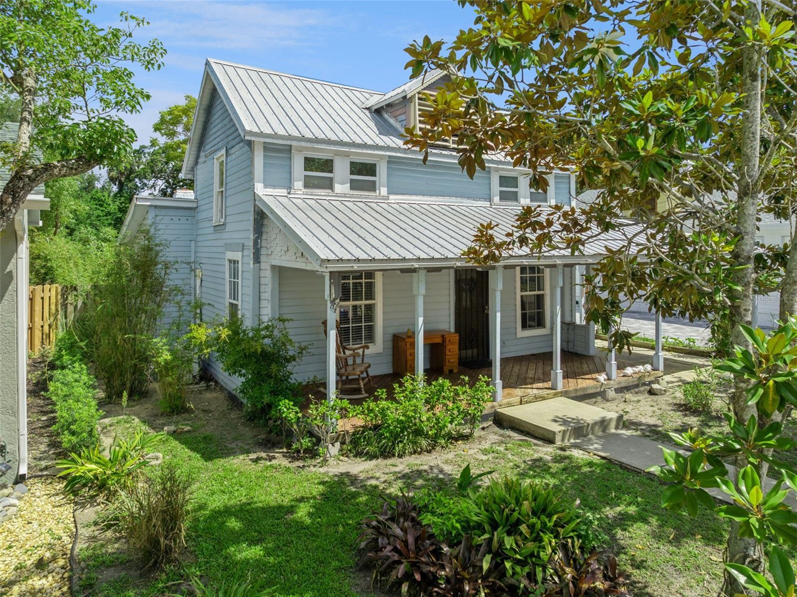 207 MARY AVE