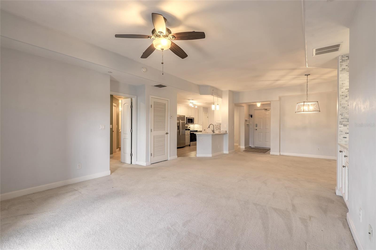 424 LUNA BELLA LN #415 — photo 3