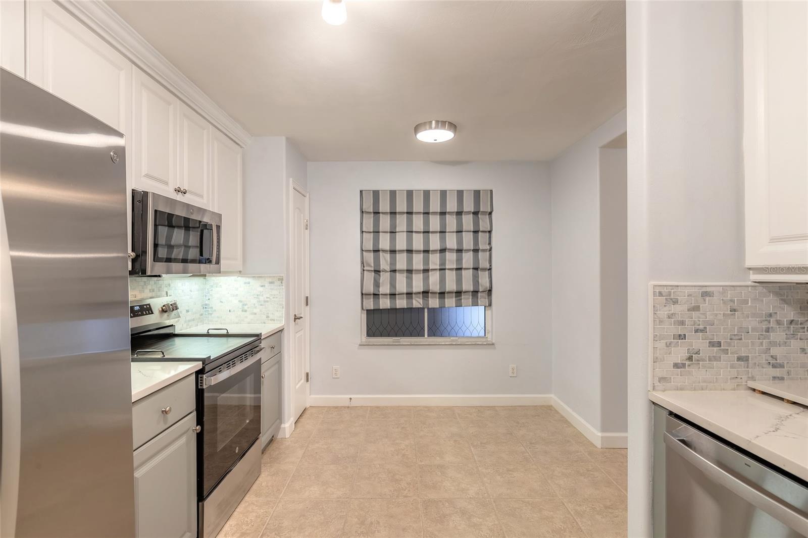 424 LUNA BELLA LN #415 — photo 10
