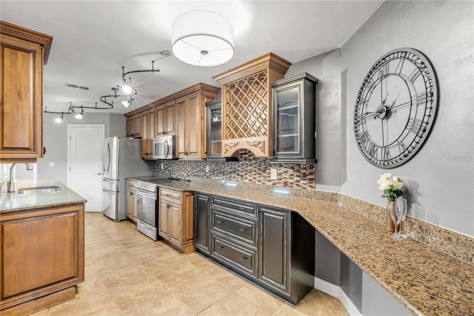 424 LUNA BELLA LN #231 — photo 2