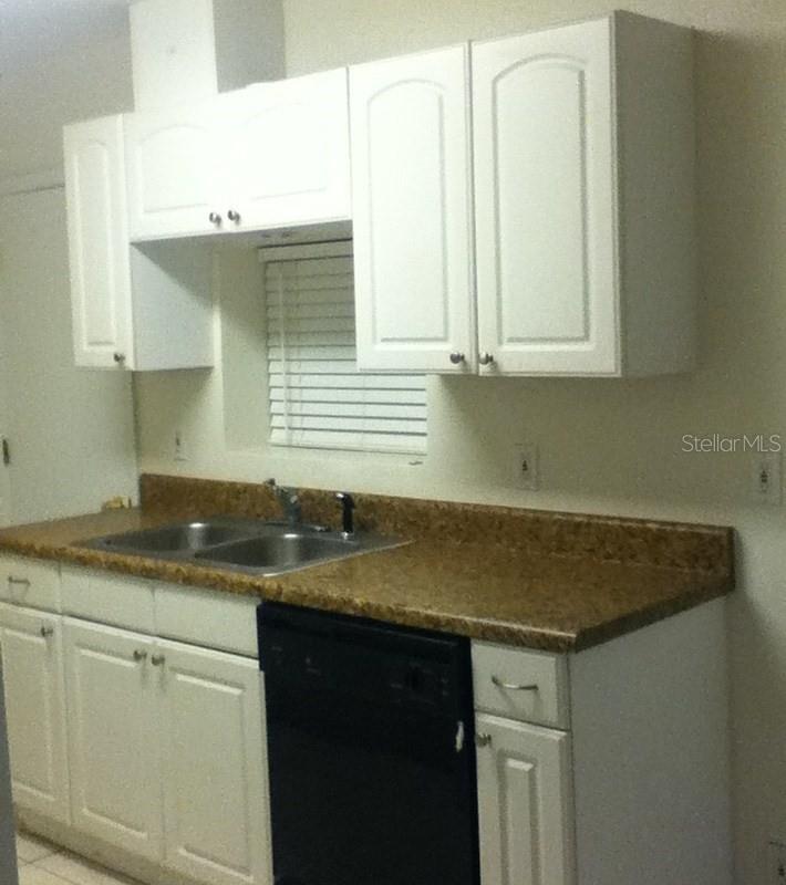 486 OAK ST — photo 9