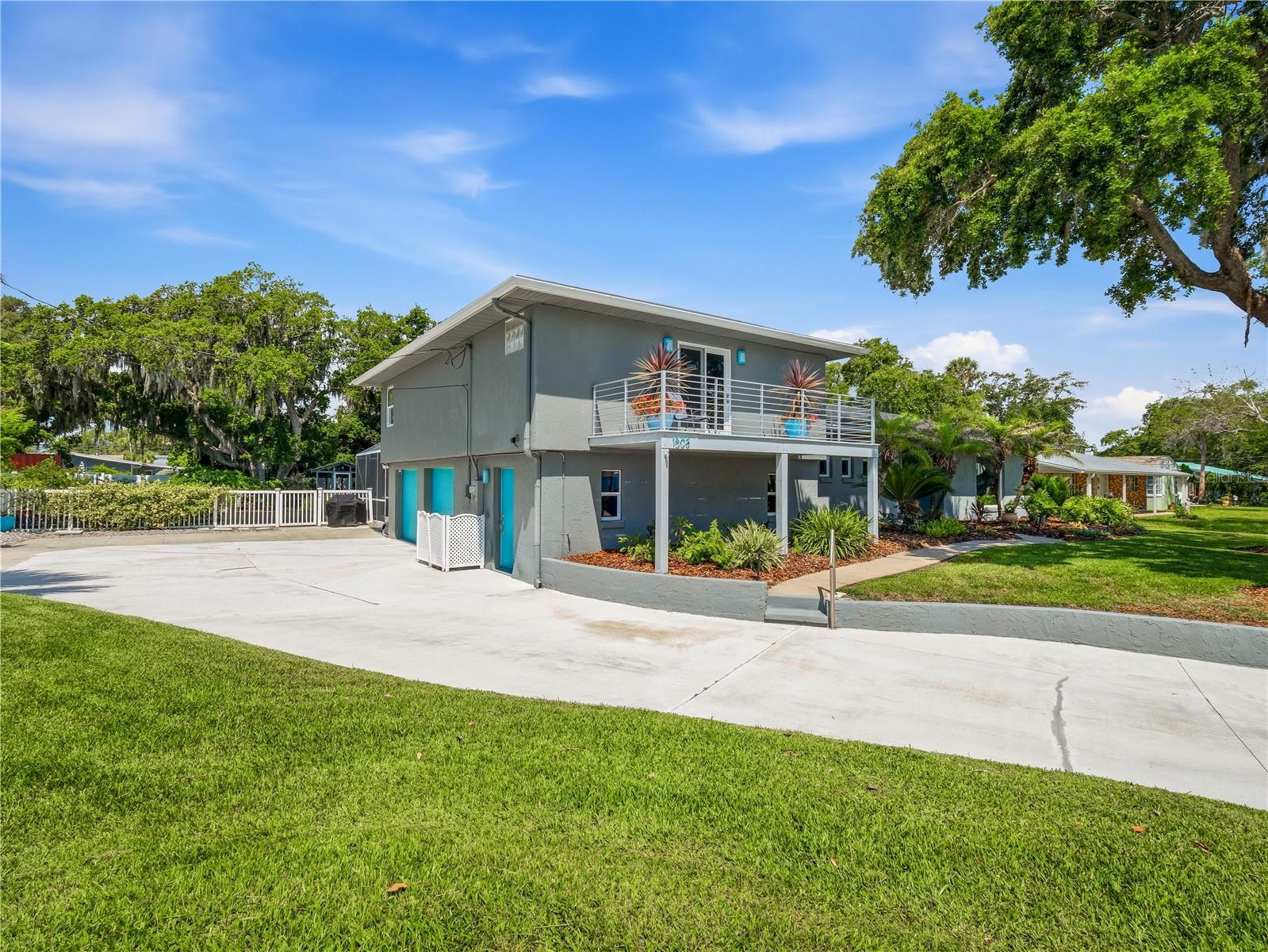 1508 S RIVERSIDE DR — photo 2