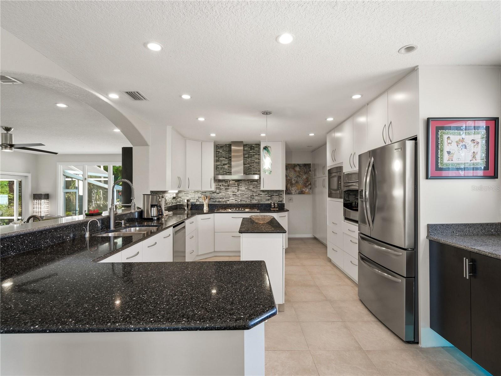 1508 S RIVERSIDE DR — photo 11