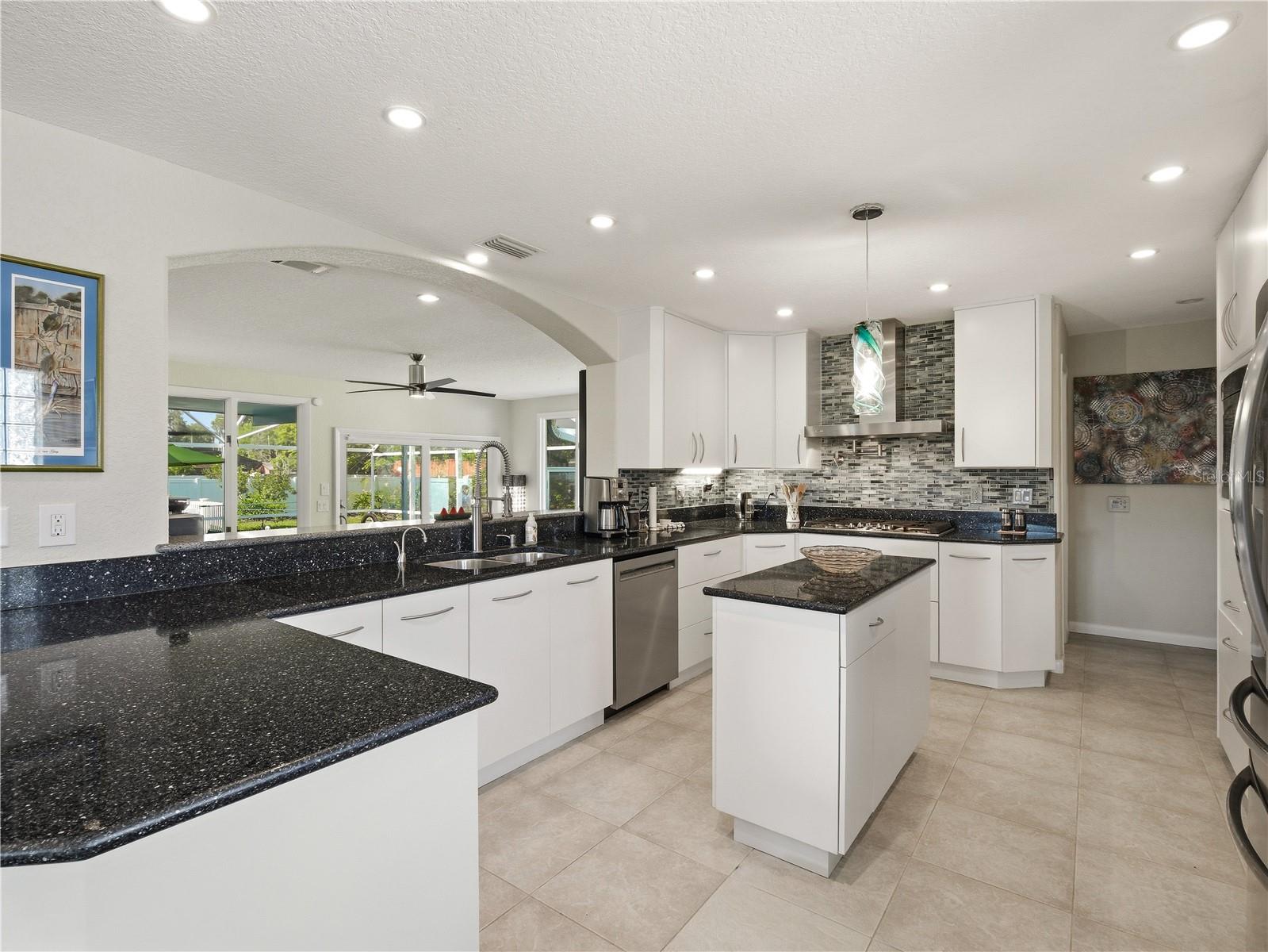 1508 S RIVERSIDE DR — photo 10