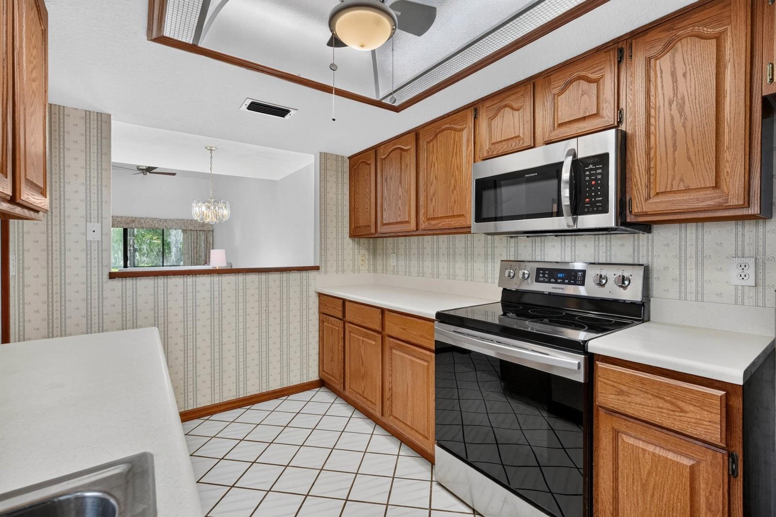 357 CASTLEWOOD LN — photo 11