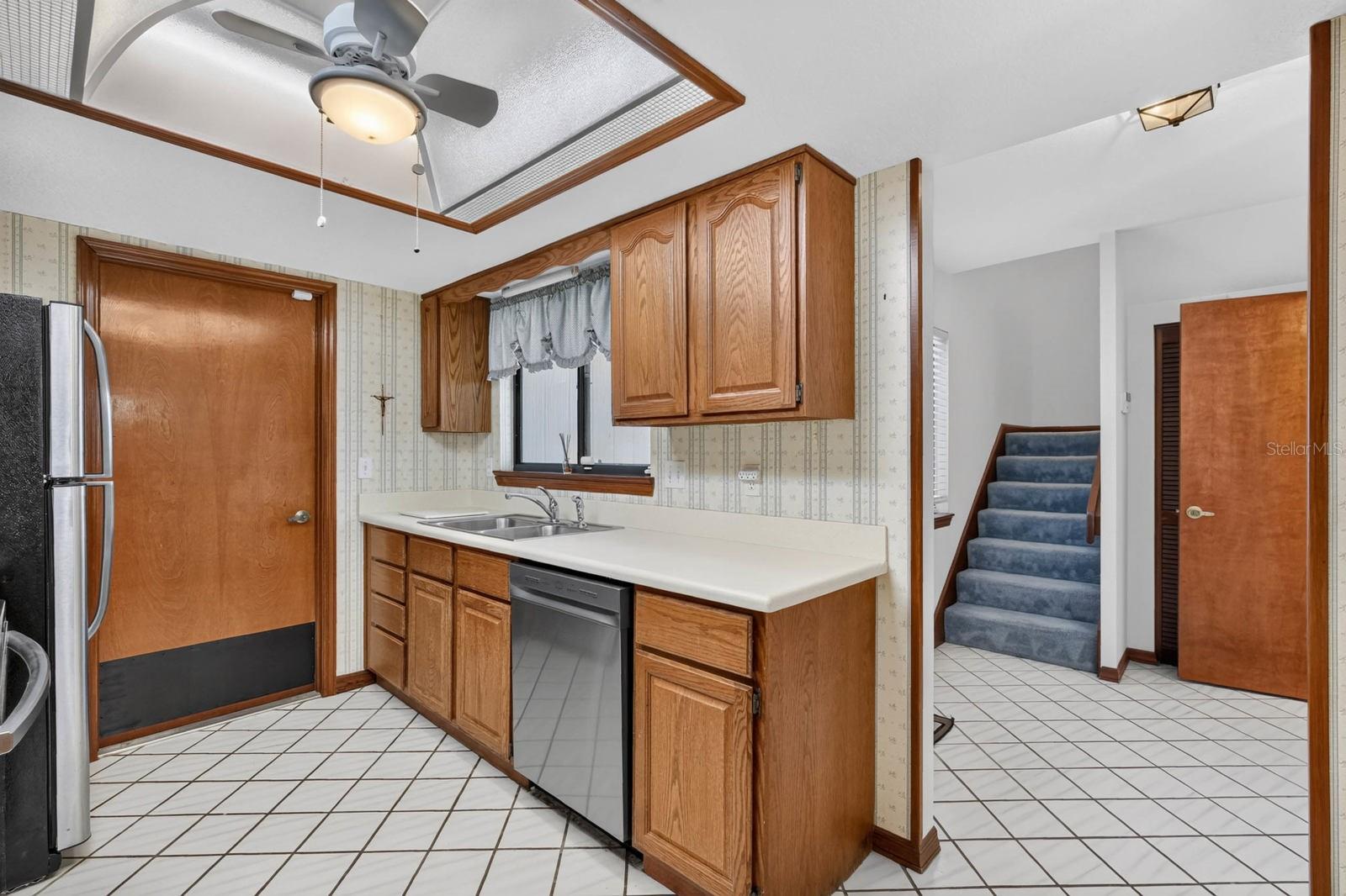 357 CASTLEWOOD LN — photo 12