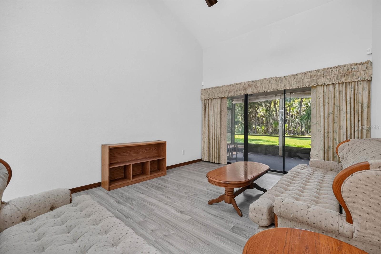 357 CASTLEWOOD LN — photo 6