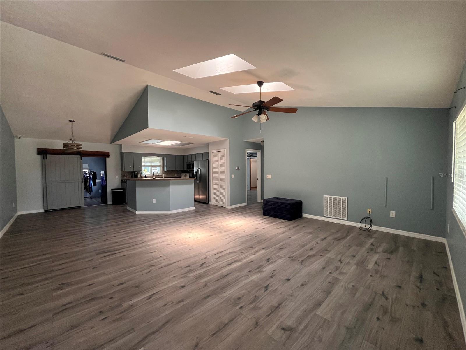 2511 MILTON AVE — photo 2