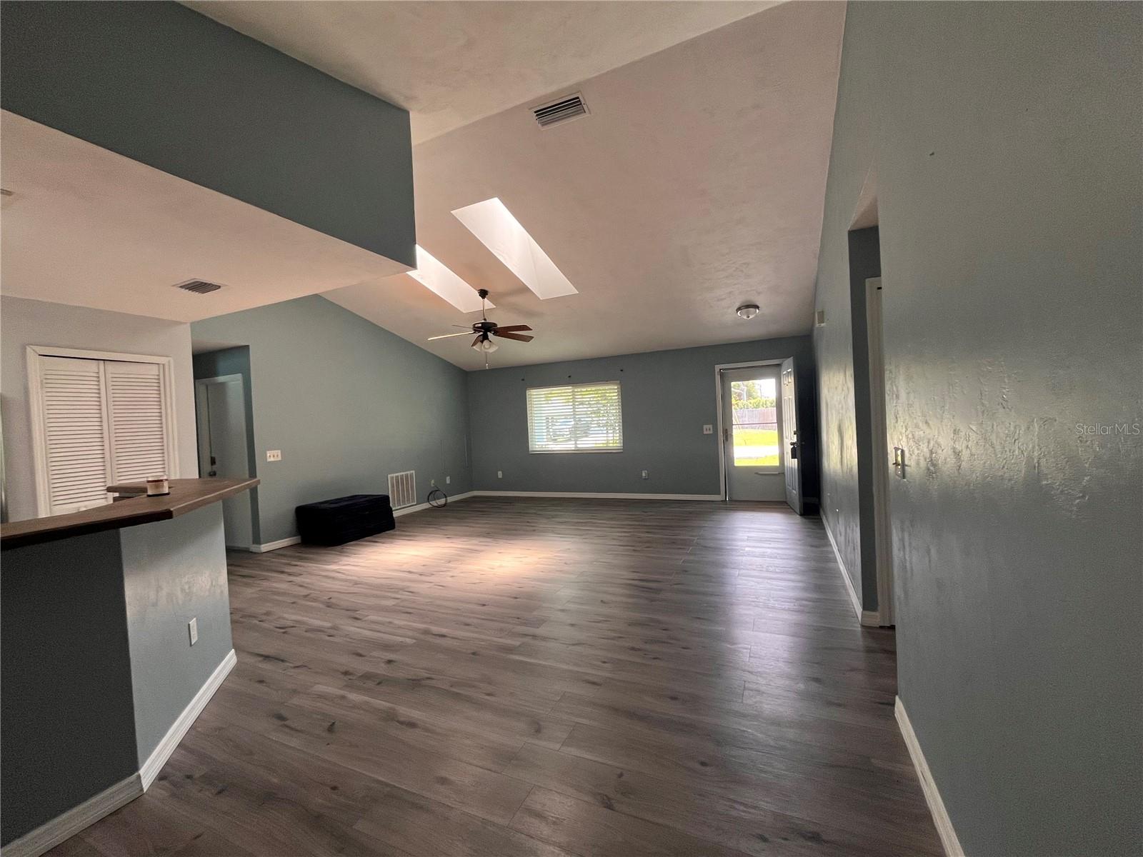 2511 MILTON AVE — photo 3