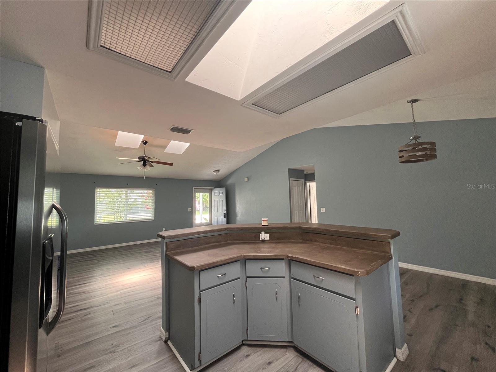 2511 MILTON AVE — photo 4