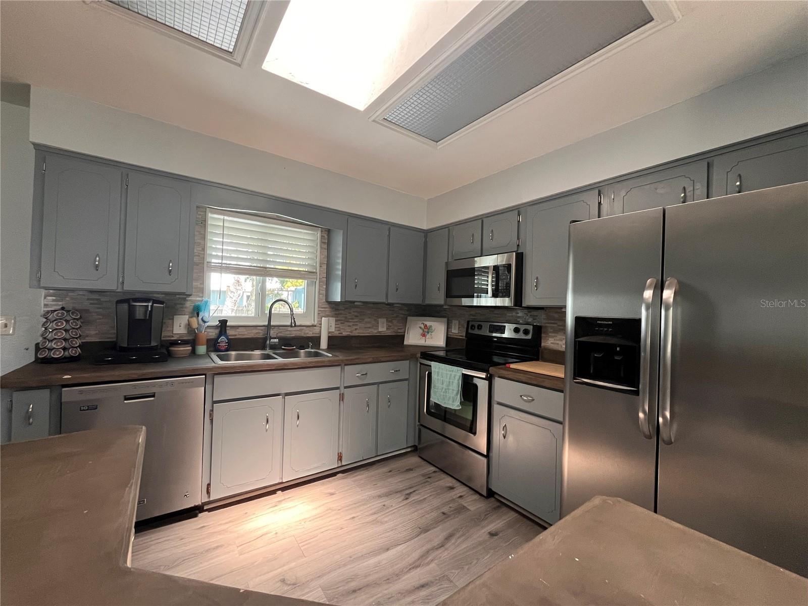 2511 MILTON AVE — photo 5