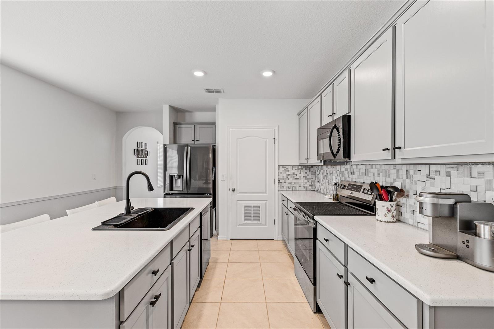 548 ARMOYAN WAY — photo 11