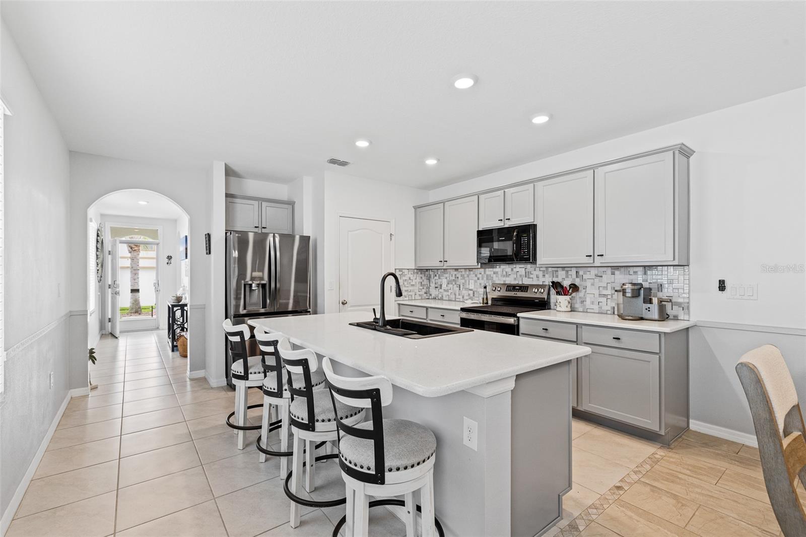 548 ARMOYAN WAY — photo 10