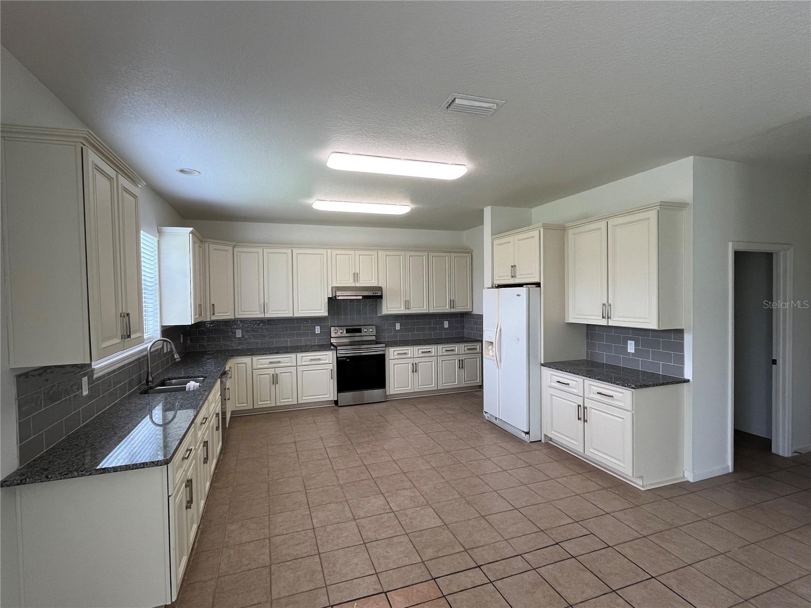 101 HAGGE DR — photo 4
