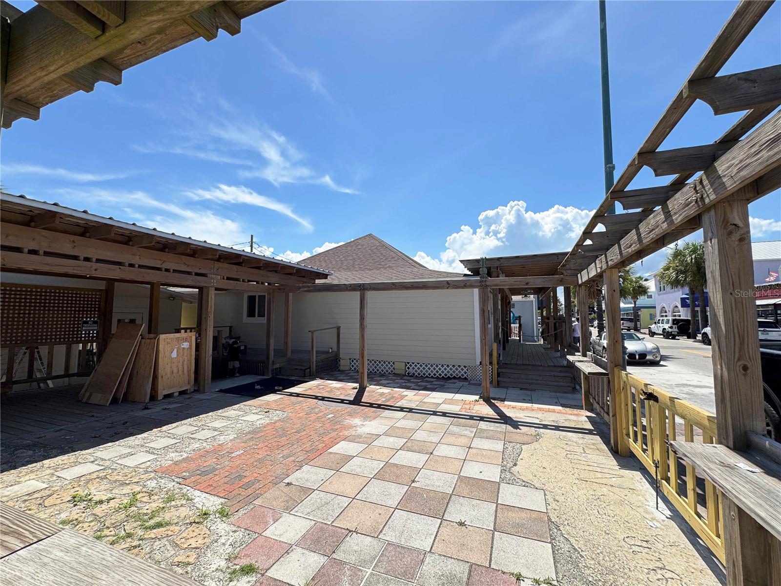 411 FLAGLER AVE — photo 2