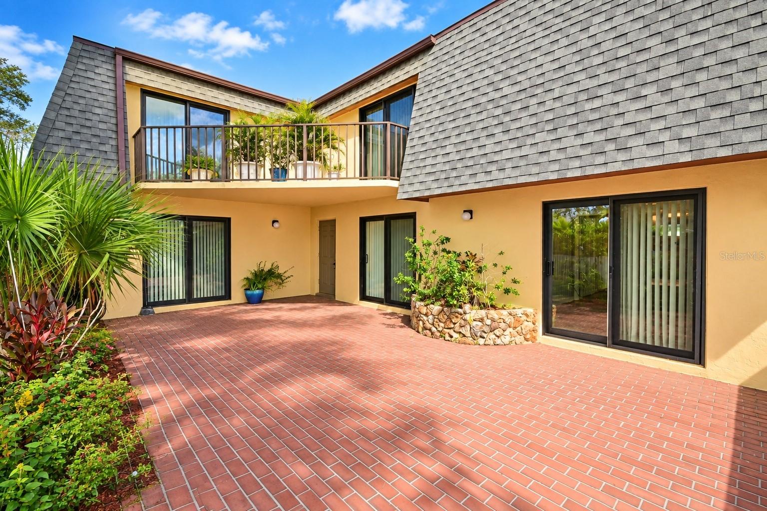 18 CEDAR DUNES DR