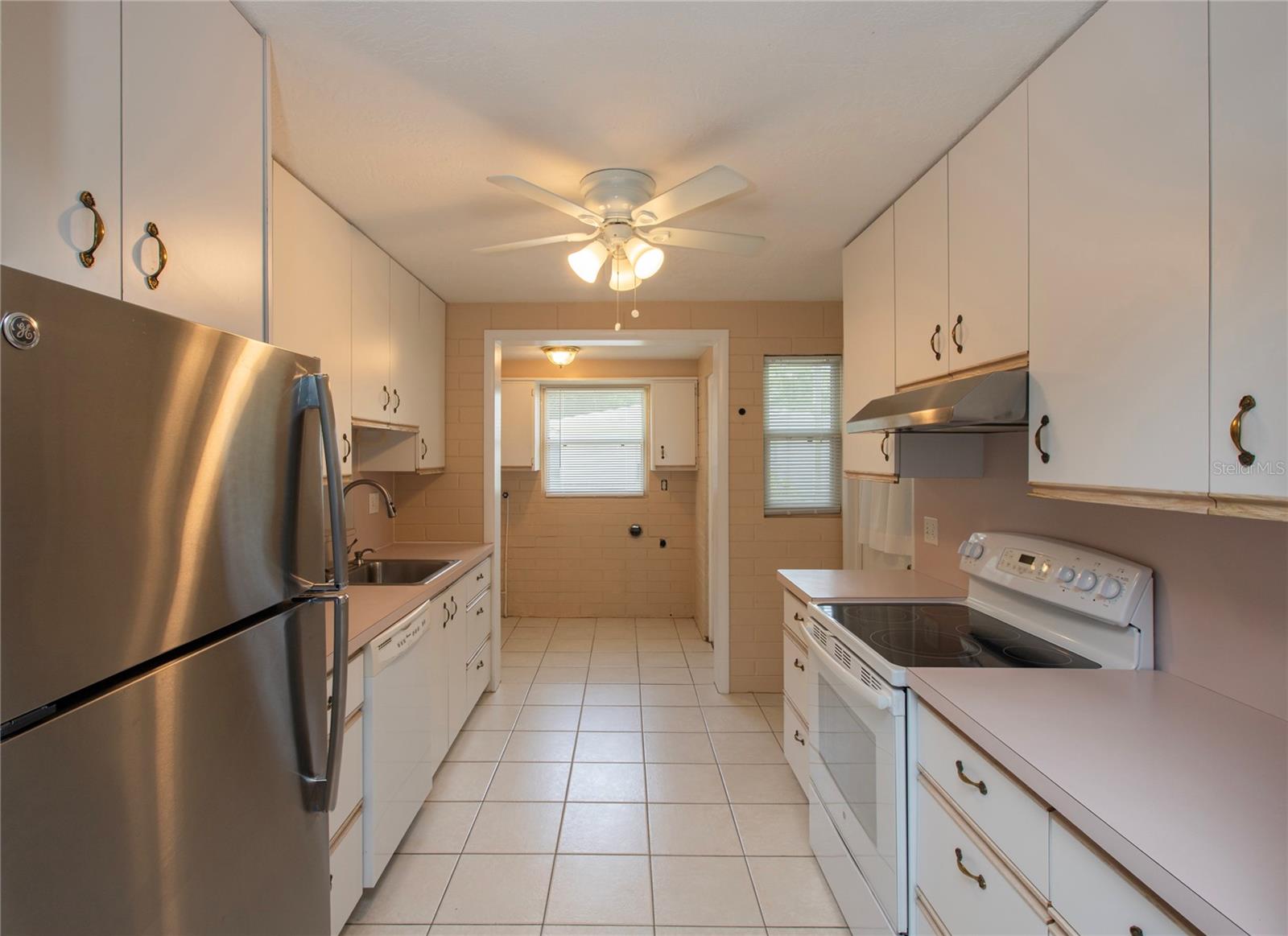 314 ROSLYN AVE — photo 9