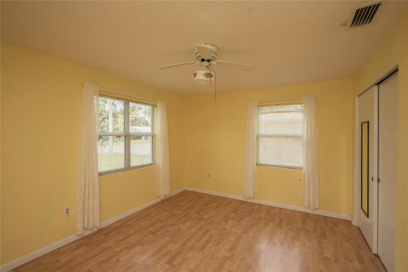 314 ROSLYN AVE — photo 10
