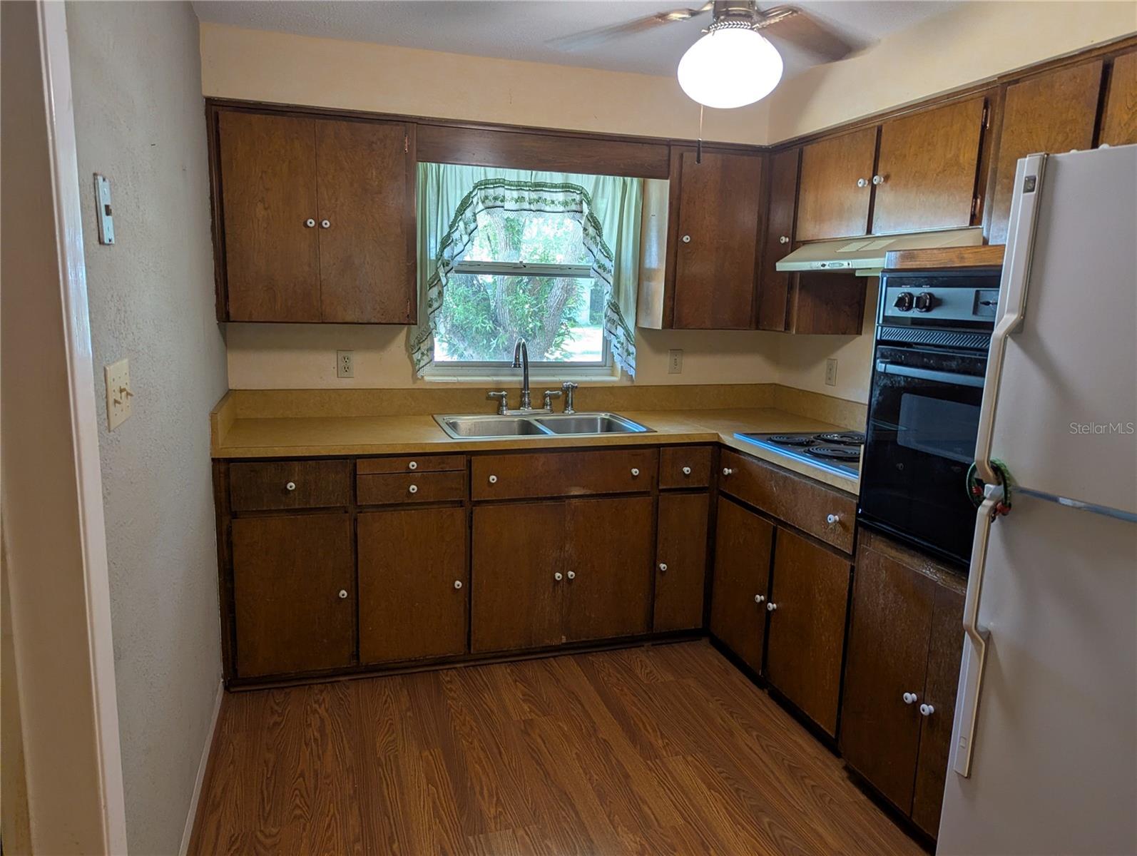 308 TRUDGEON DR — photo 9