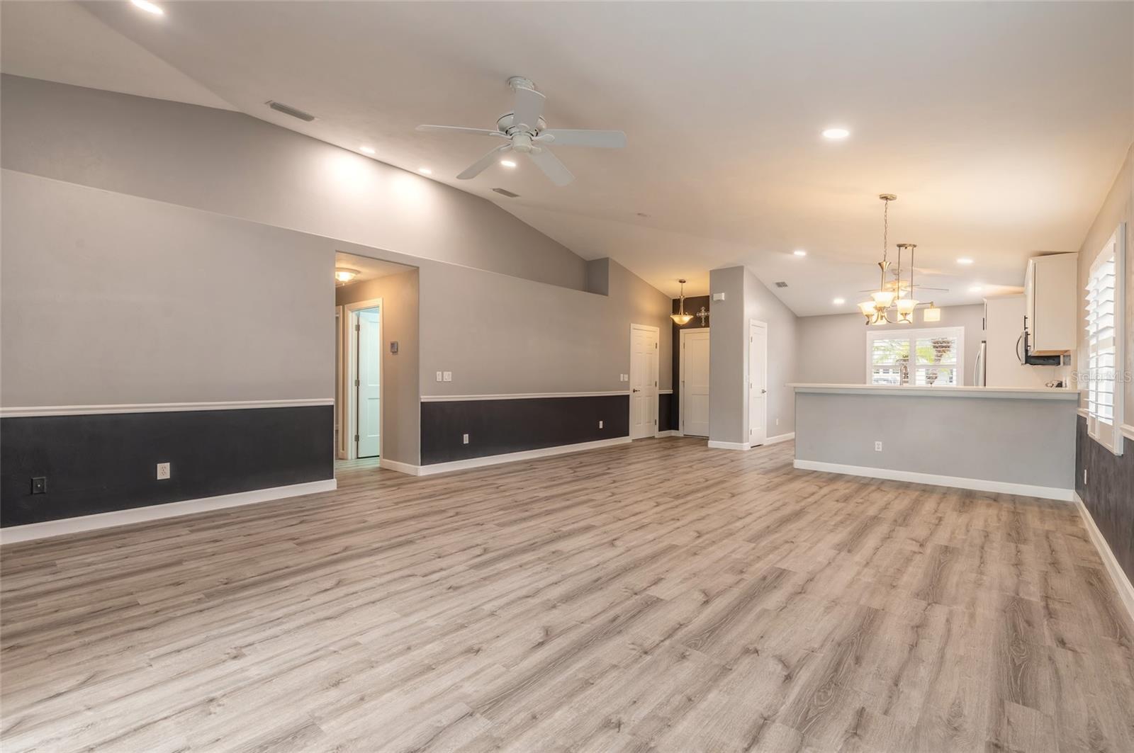 656 MIDDLEBURY LOOP — photo 12