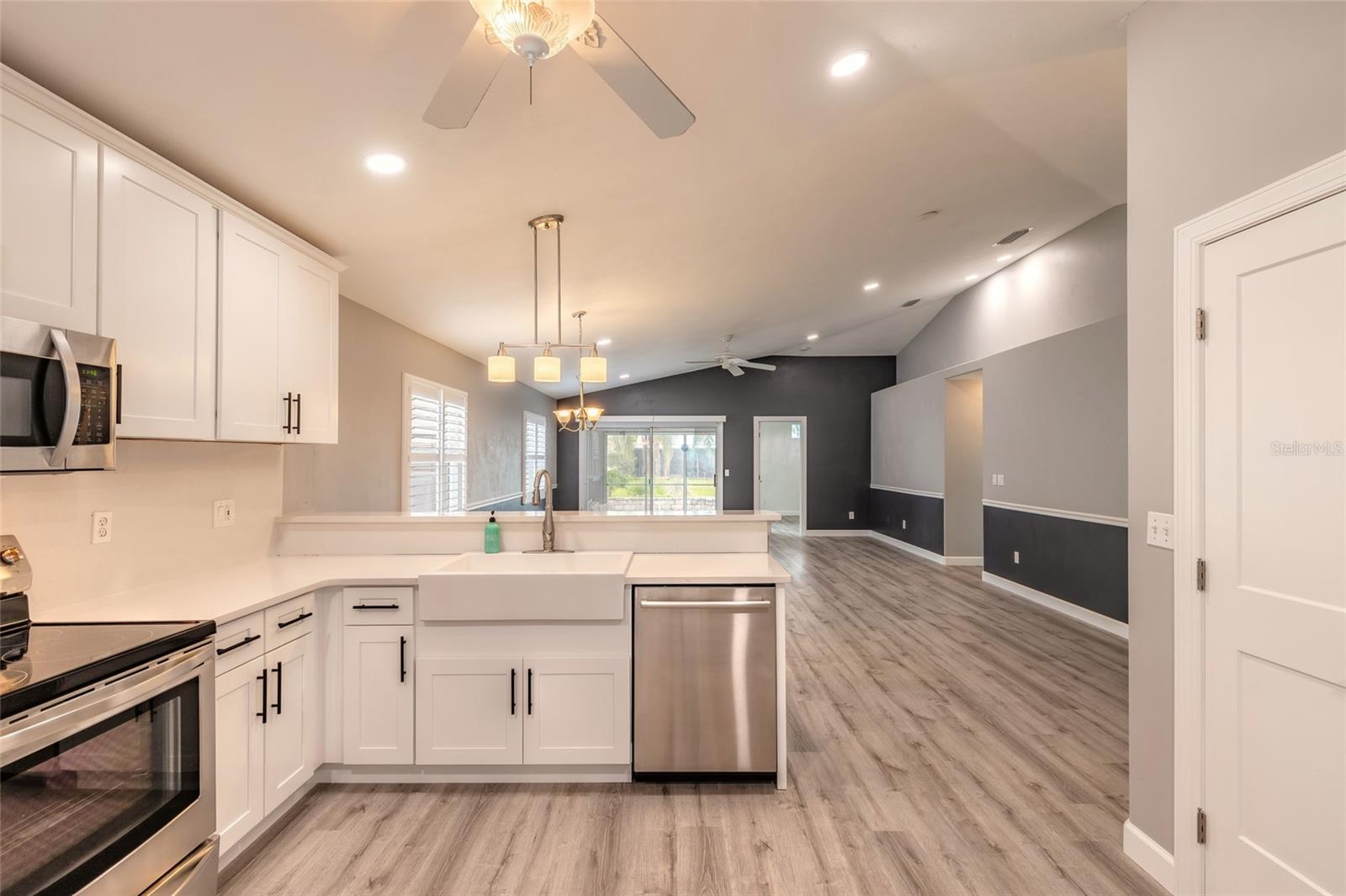 656 MIDDLEBURY LOOP — photo 9