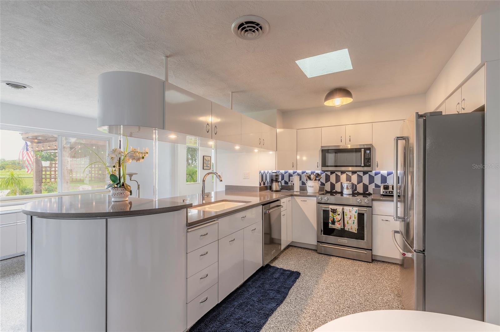 801 FAIRWAY DR — photo 4