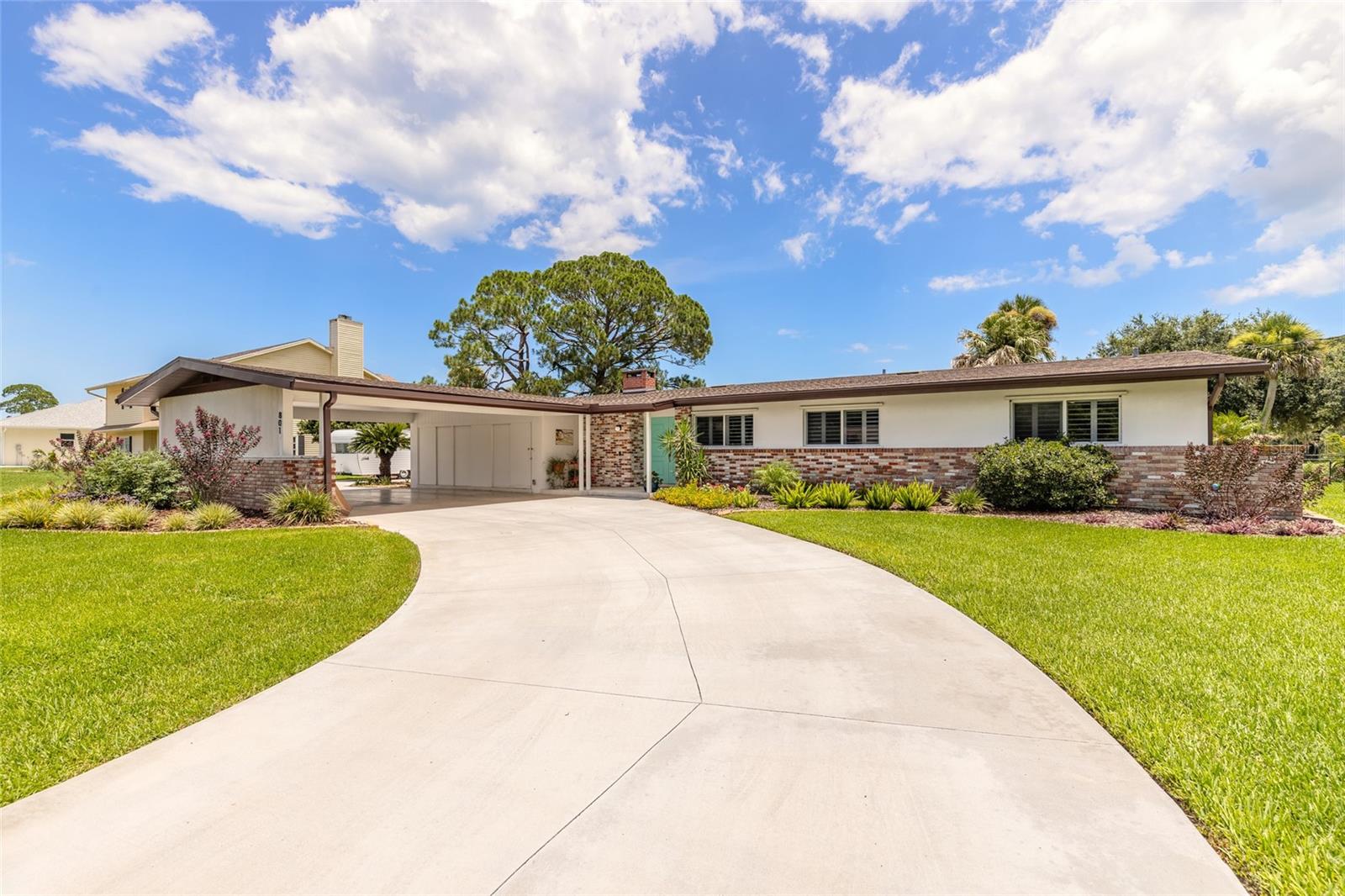801 FAIRWAY DR