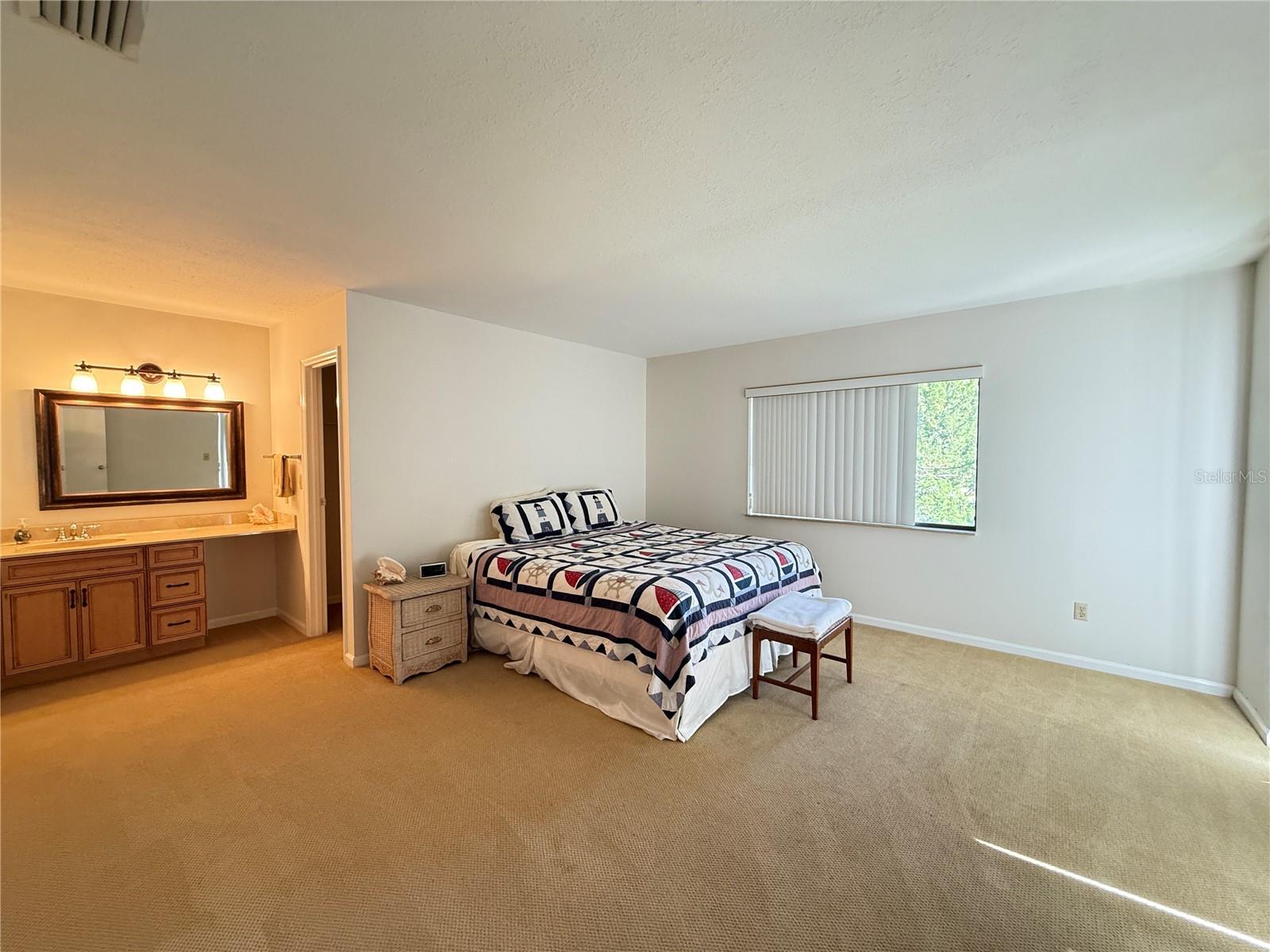 33 ANDREA DR — photo 6