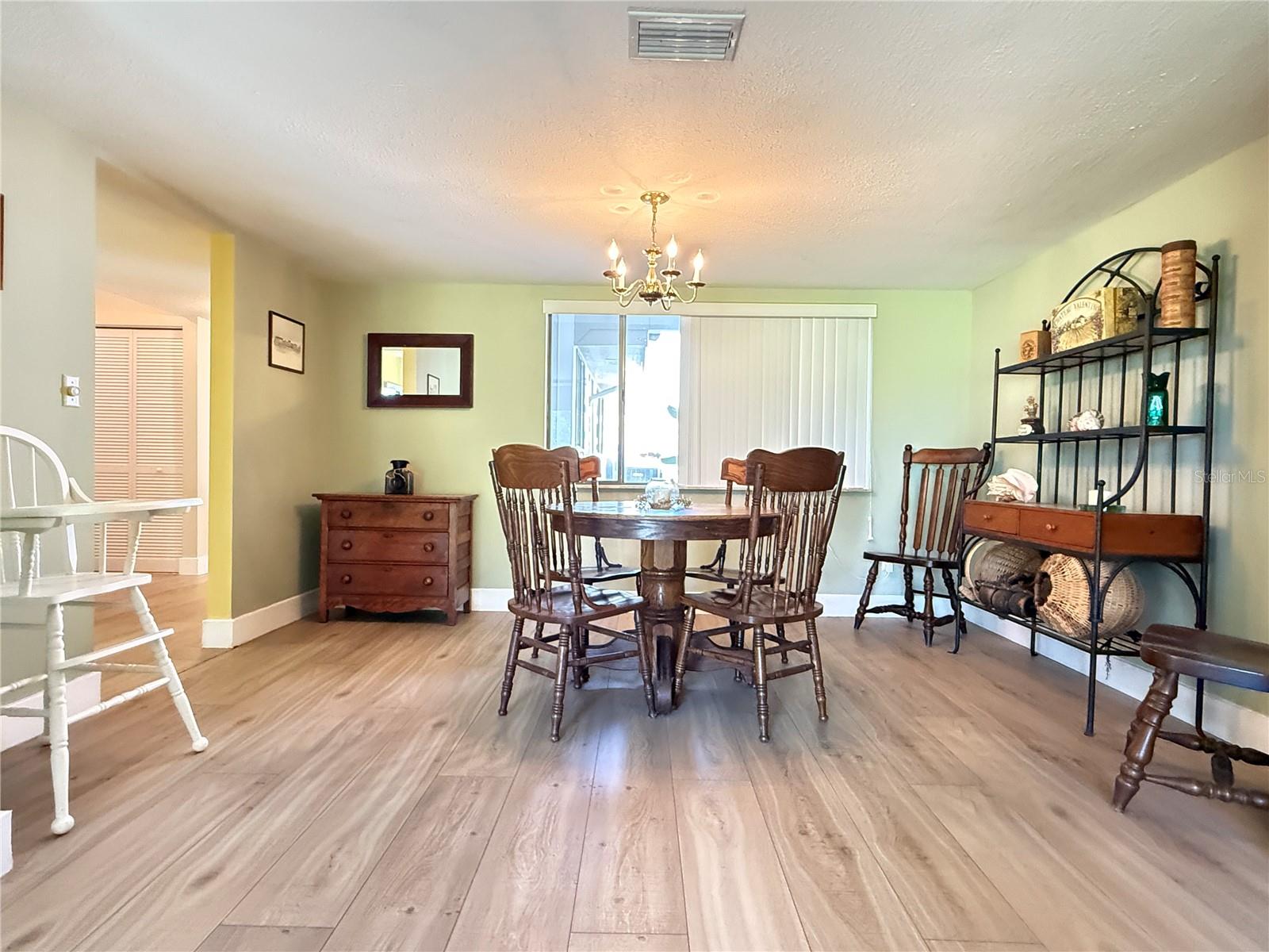 33 ANDREA DR — photo 9