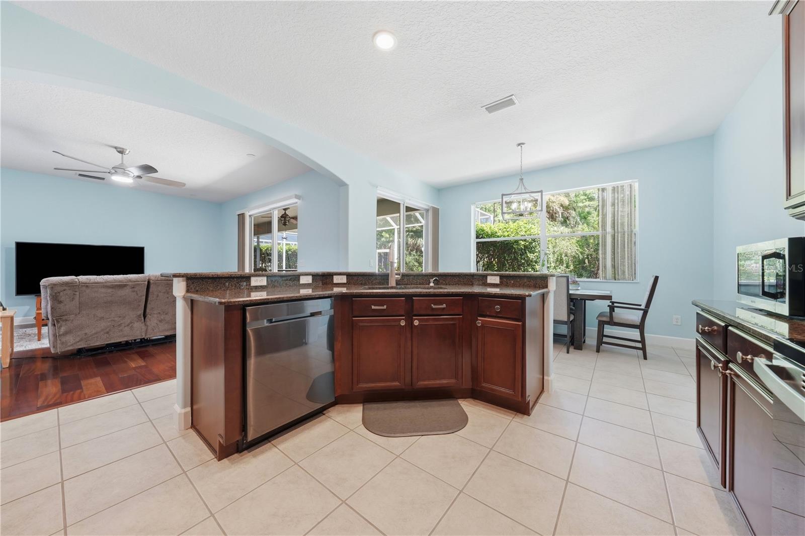 489 LUNA BELLA LN — photo 9