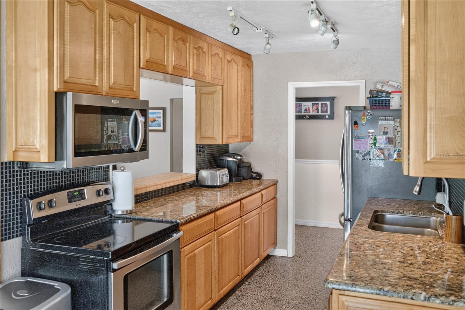 2420 HAZEL BISHOP DR — photo 3