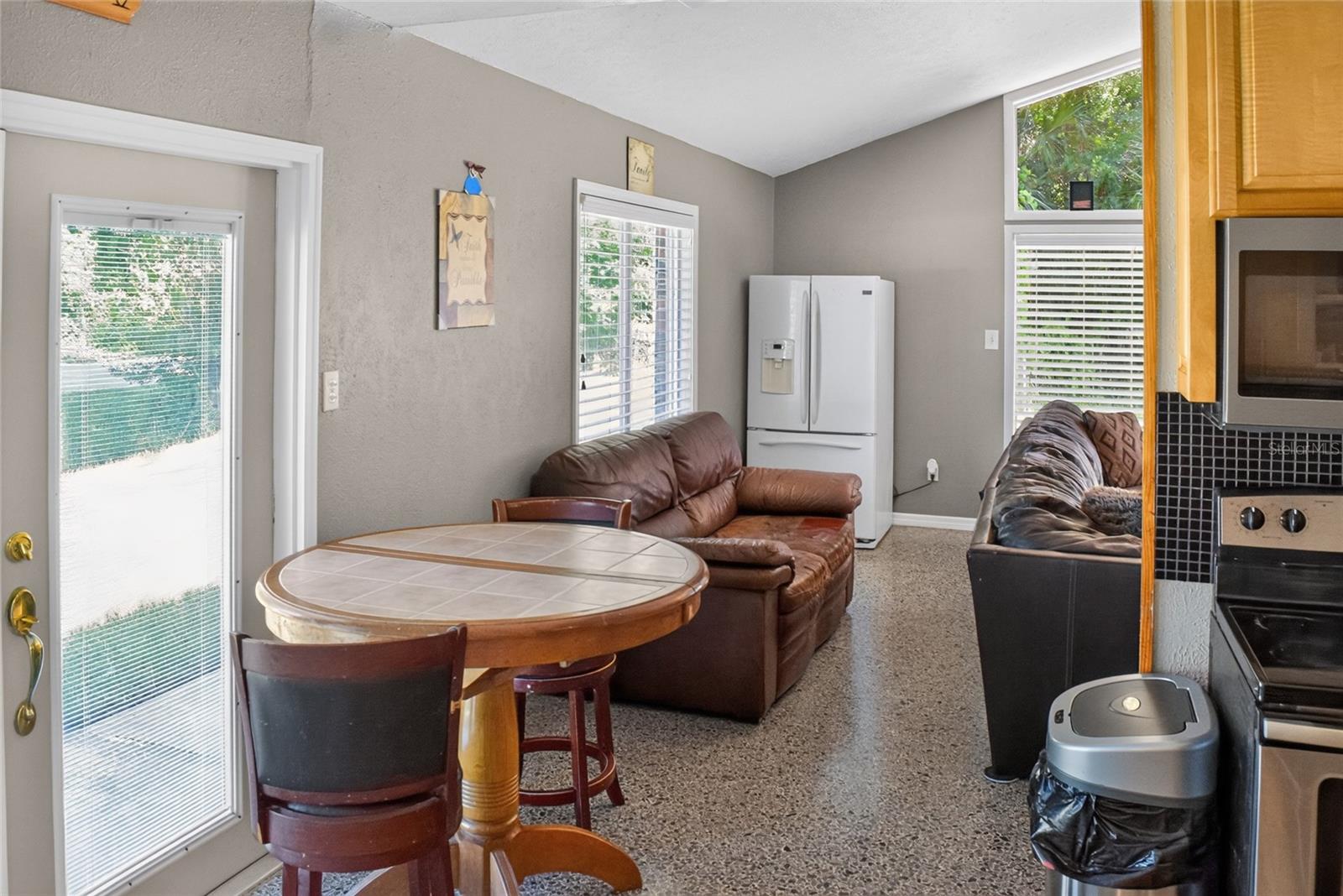 2420 HAZEL BISHOP DR — photo 4