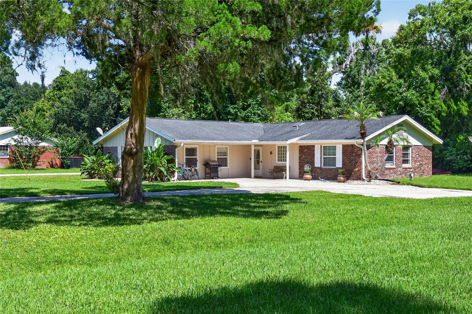 2420 HAZEL BISHOP DR