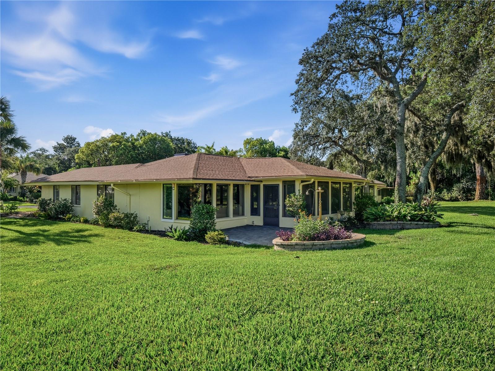 214 CANTERBURY CIR — photo 4