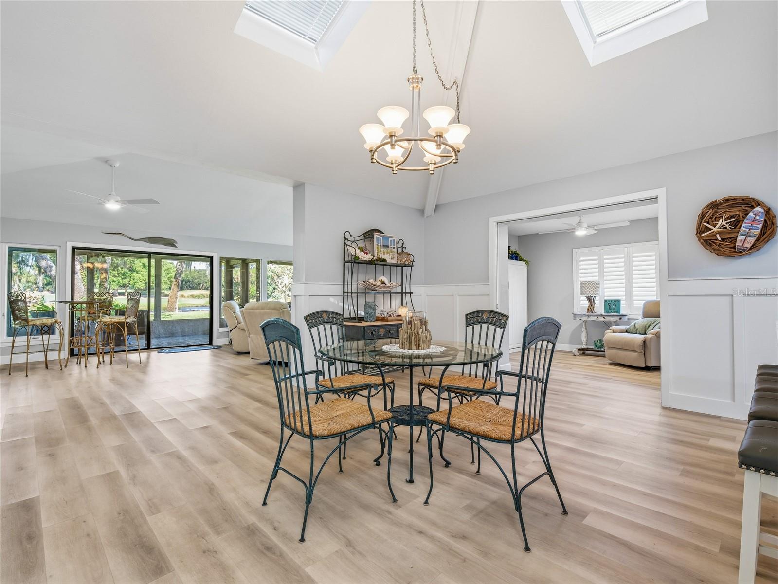 214 CANTERBURY CIR — photo 5