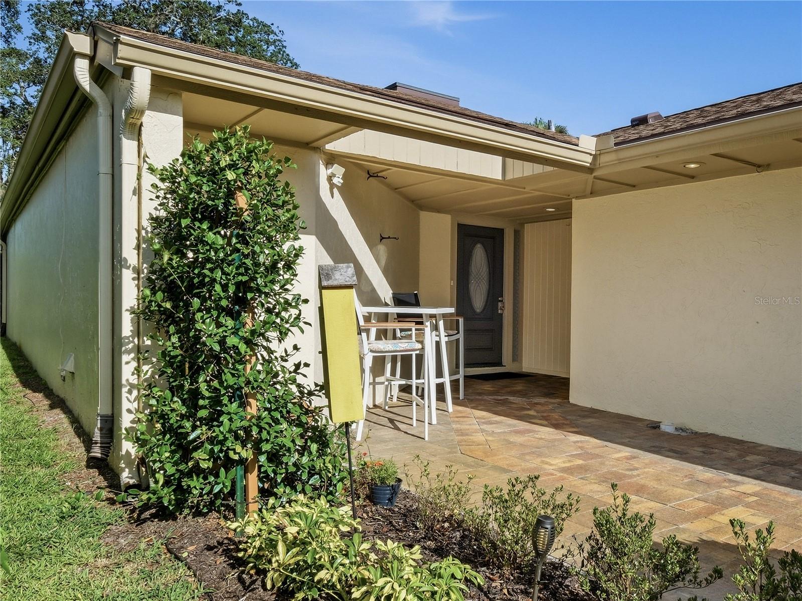 214 CANTERBURY CIR — photo 9
