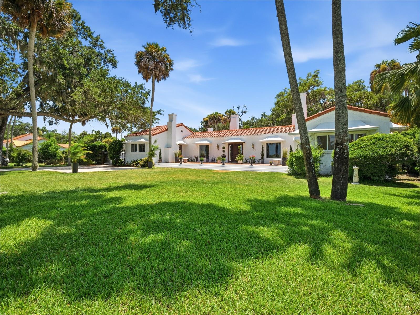 636 N RIVERSIDE DR — photo 2