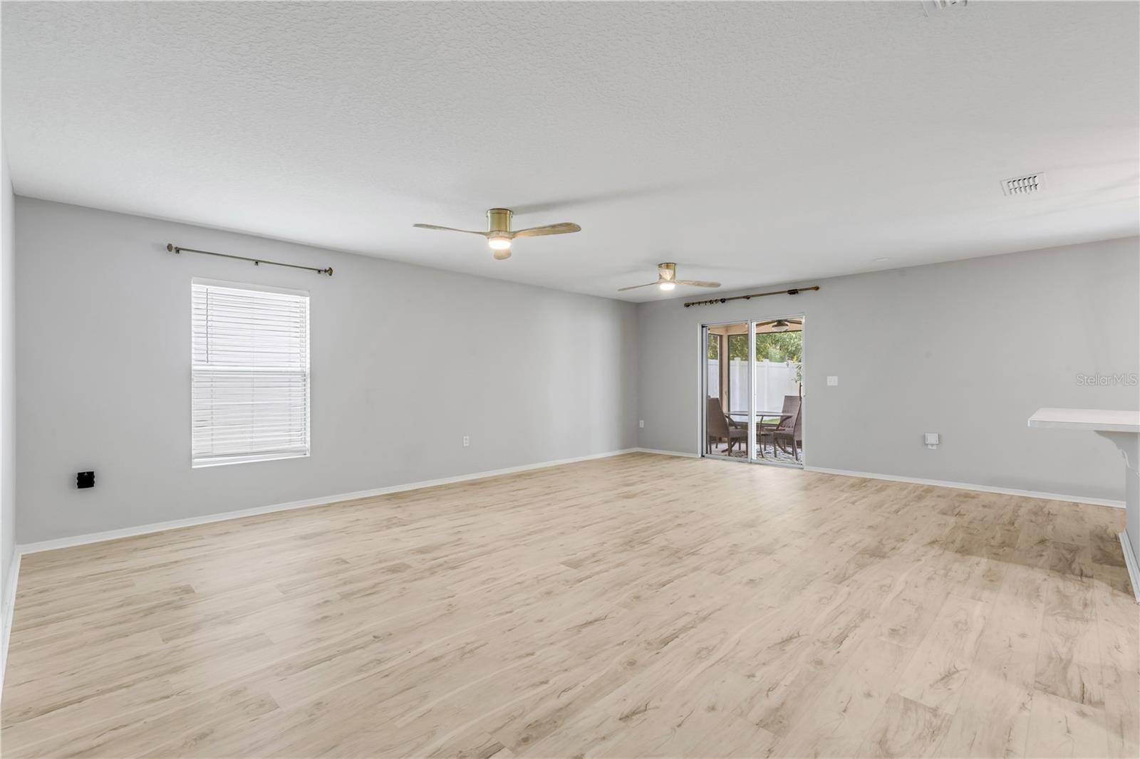 550 AEOLIAN DR — photo 12