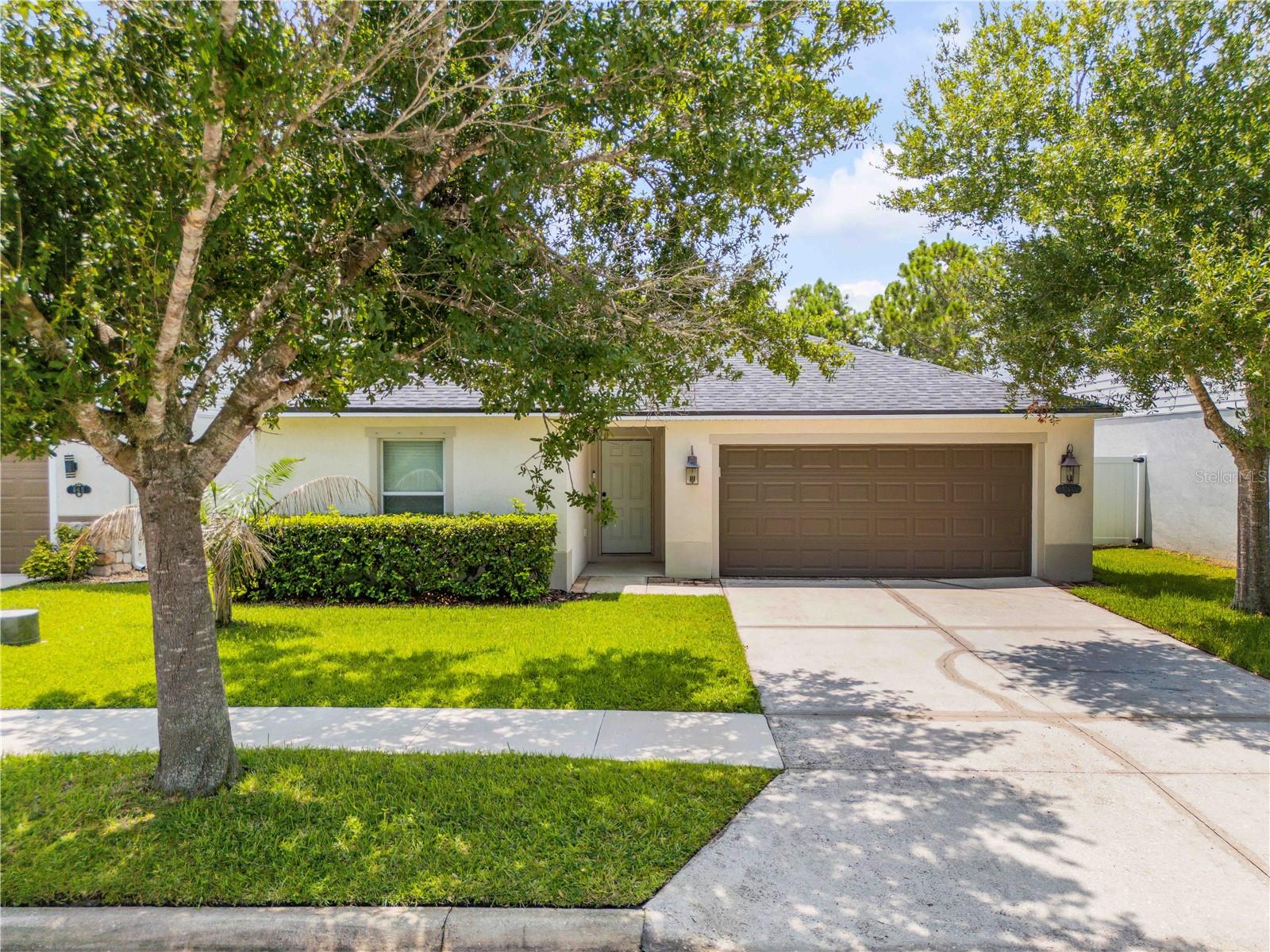 550 AEOLIAN DR — photo 3