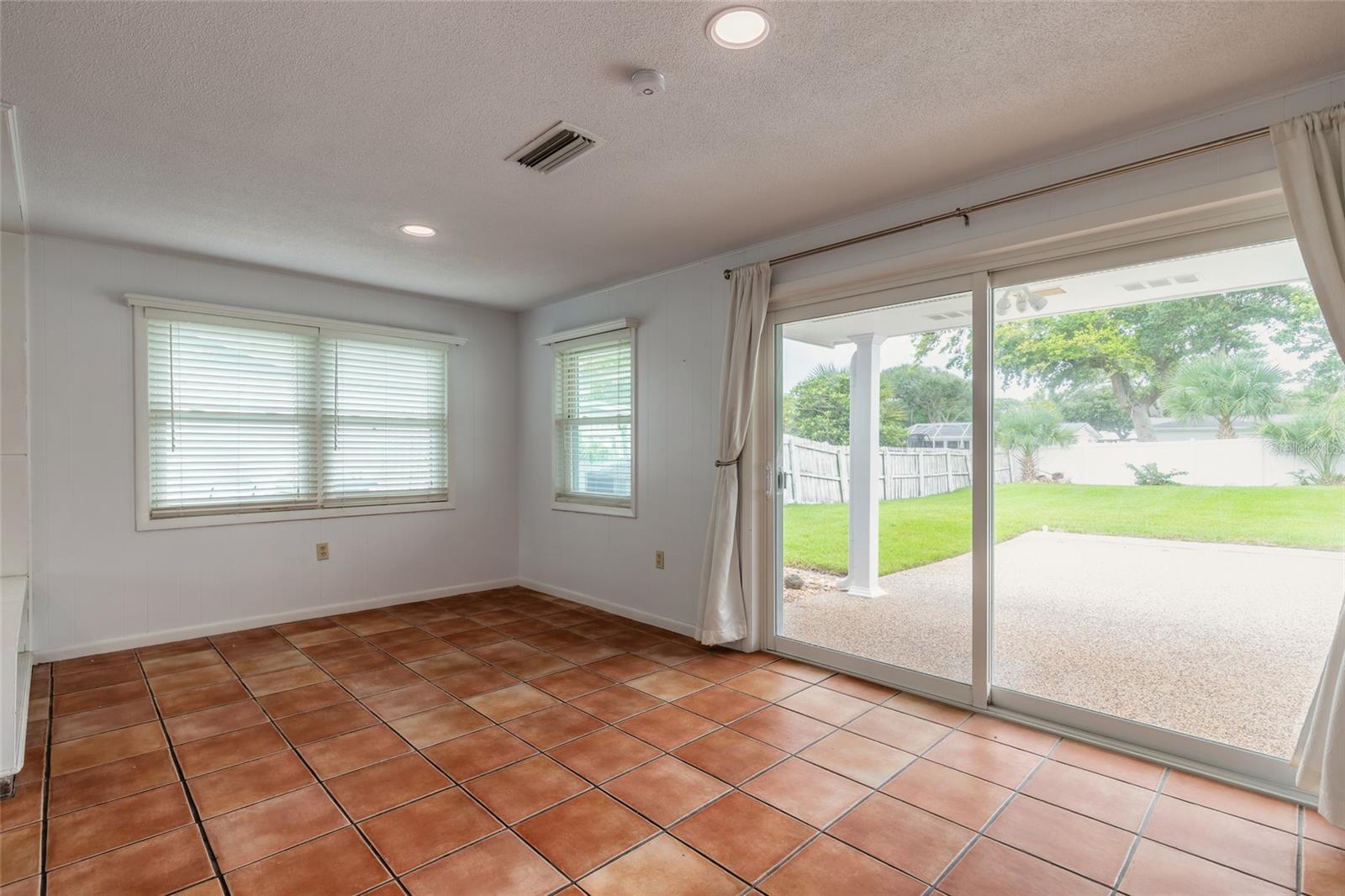 808 E 16TH AVE — photo 12
