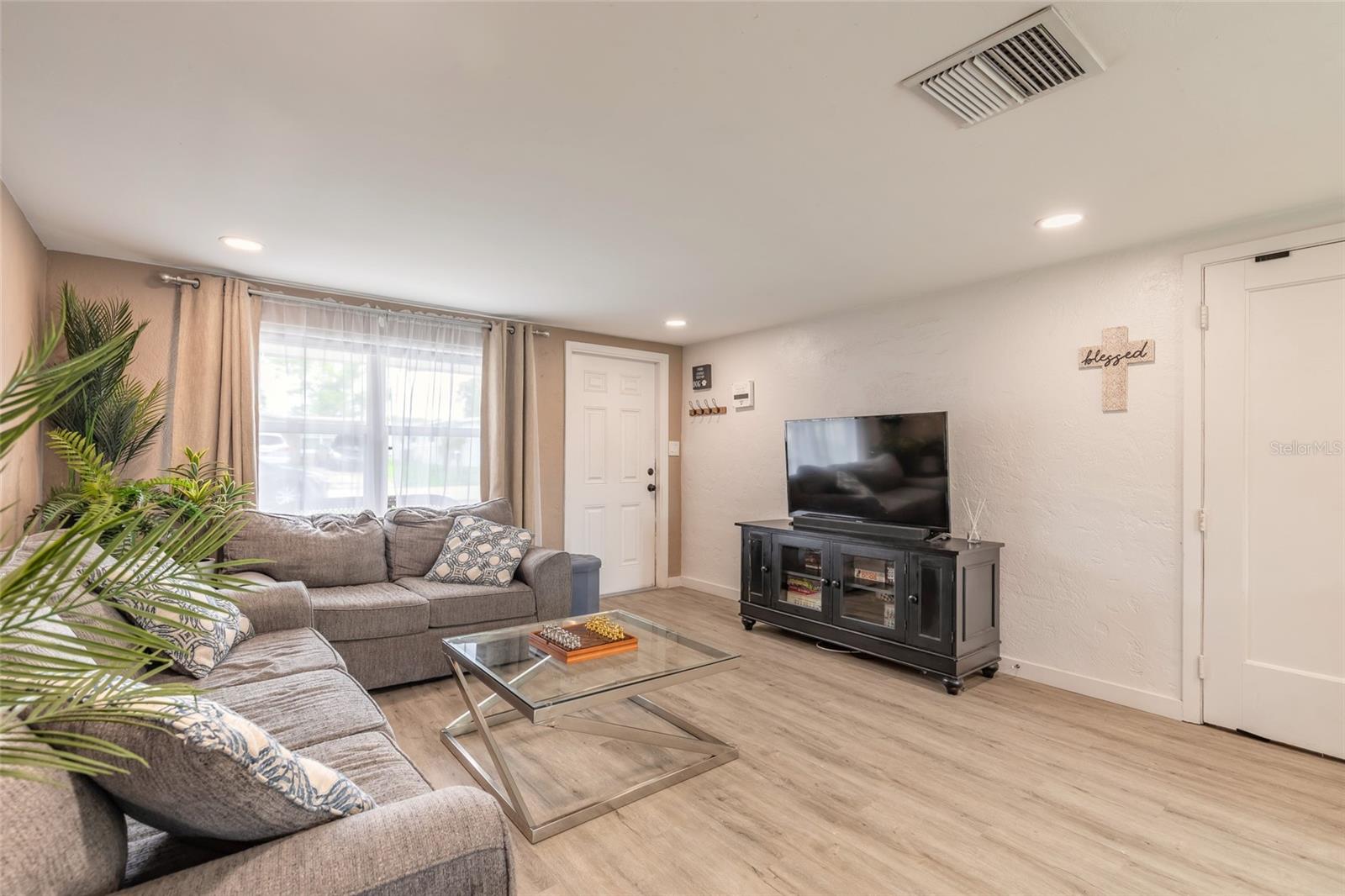 1245 ESSEX RD — photo 3
